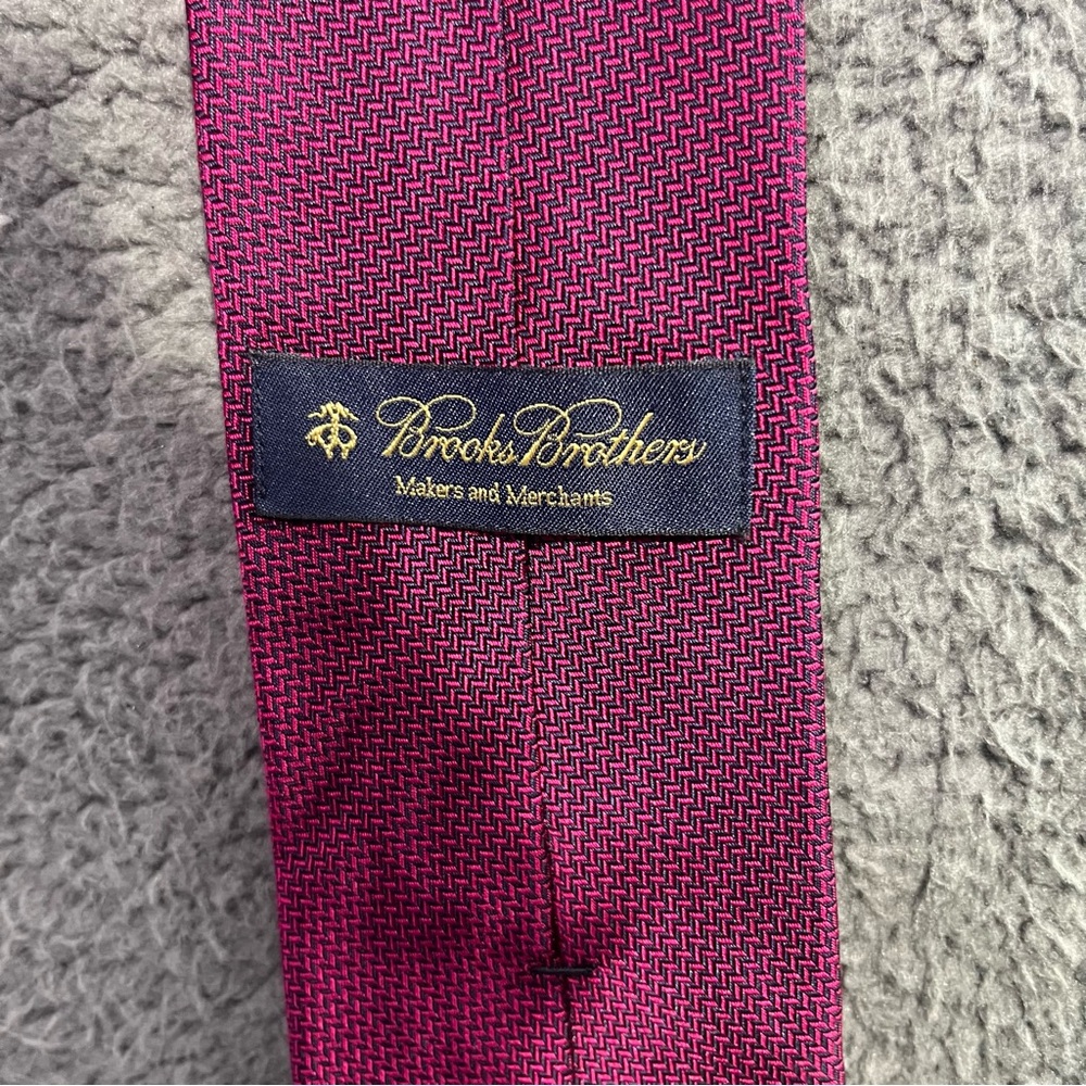 Brooks Brothers Deep Red Tie - Picture 6 of 7